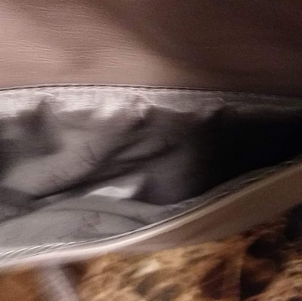 Like New Simply Vera Mini Crossbody - Picture 4 of 7